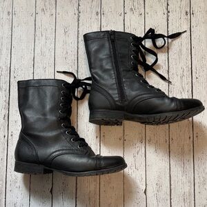 Time and Tru Black Lace Up  Boots 7.5 W Memory Foam